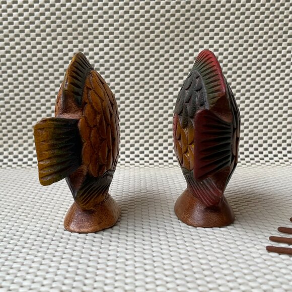 2 Wood Hand Carved Hand Painted Tropical Fishes 4" Tall - Picture 13 of 16